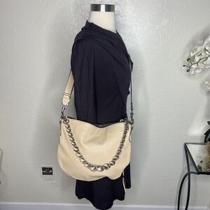 Inzi Chain Crossbody Bag In Beige